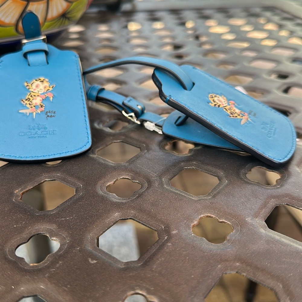 Coach Blue Leather Luggage Tag with Buster Baseman Design - Picture 3 of 6